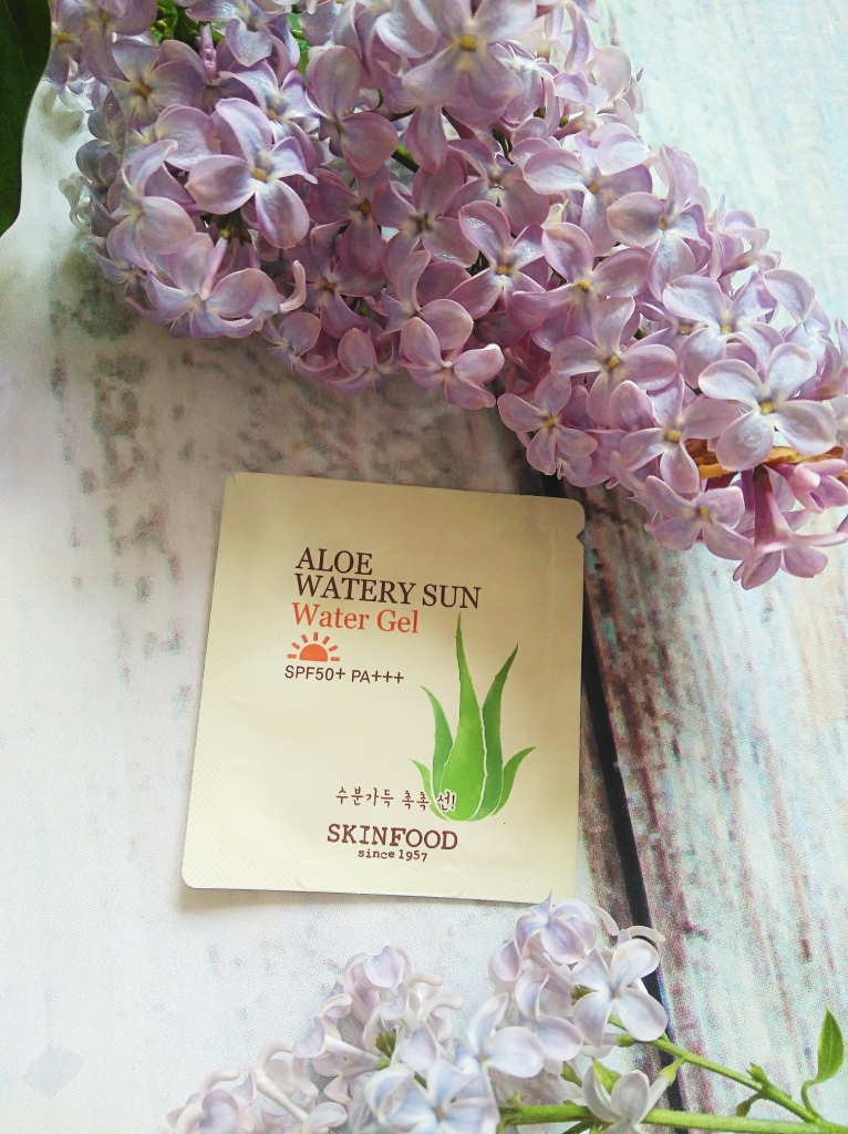 Солнцезащитный крем Aloe Watery Sun Waterproof SPF50+ PA+++ Skinfood